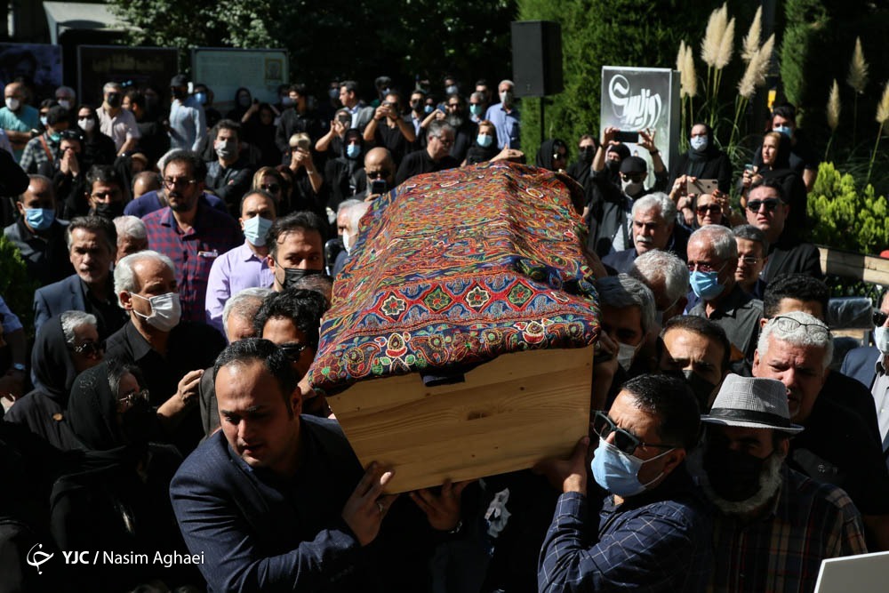 تصاویر: مراسم بدرقه پیکر زنده یاد بابک برزویه در خانه هنرمندان