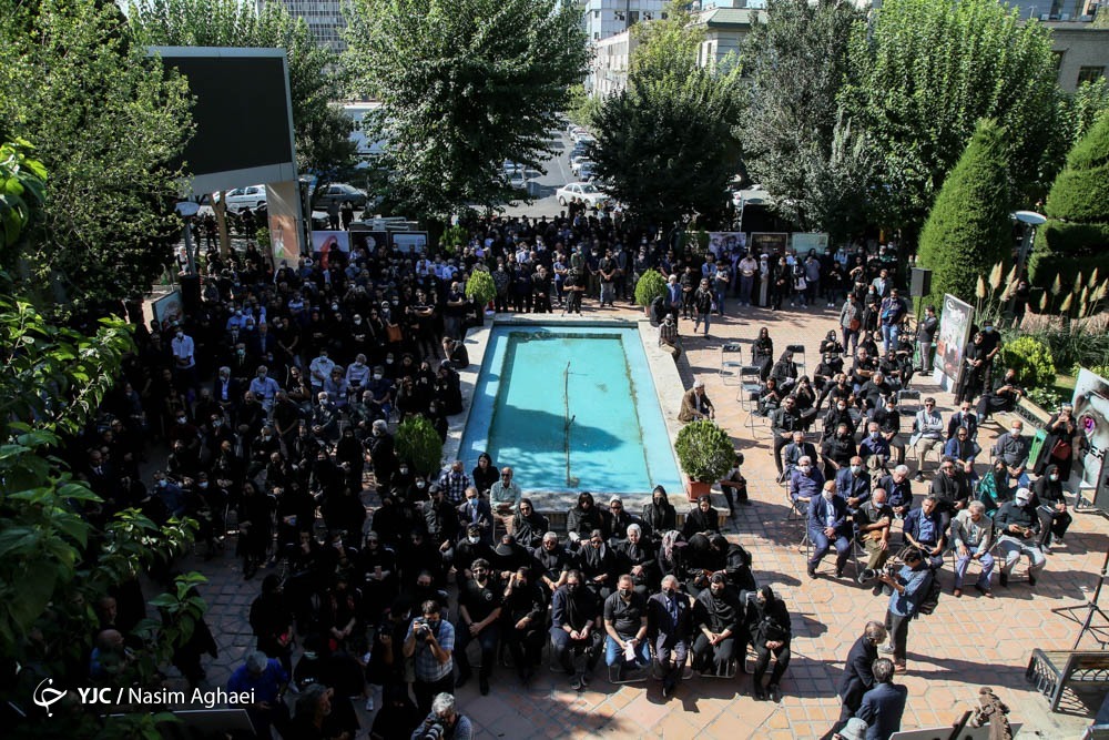 تصاویر: مراسم بدرقه پیکر زنده یاد بابک برزویه در خانه هنرمندان