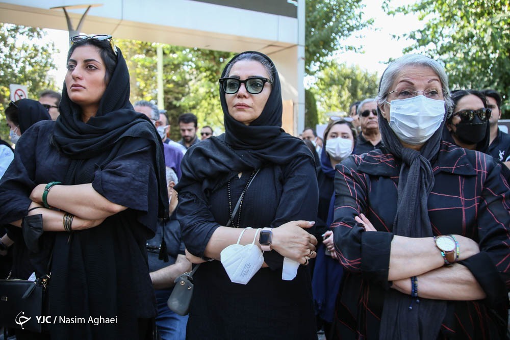 تصاویر: مراسم بدرقه پیکر زنده یاد بابک برزویه در خانه هنرمندان