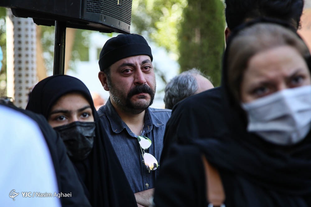 تصاویر: مراسم بدرقه پیکر زنده یاد بابک برزویه در خانه هنرمندان