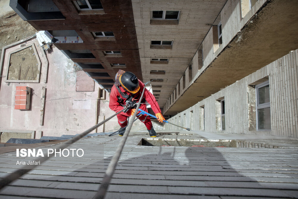 تصاویر: شغلی در میان زمین و هوا