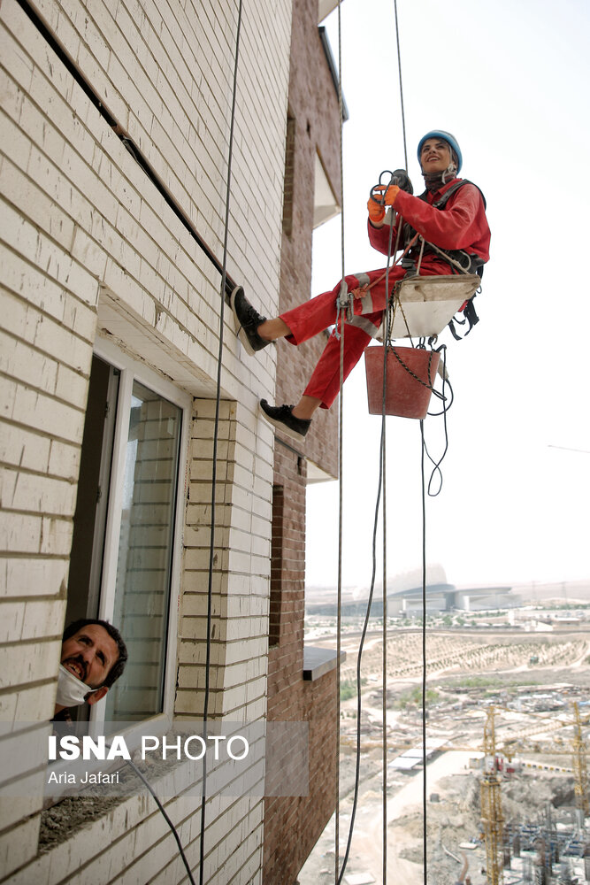 تصاویر: شغلی در میان زمین و هوا