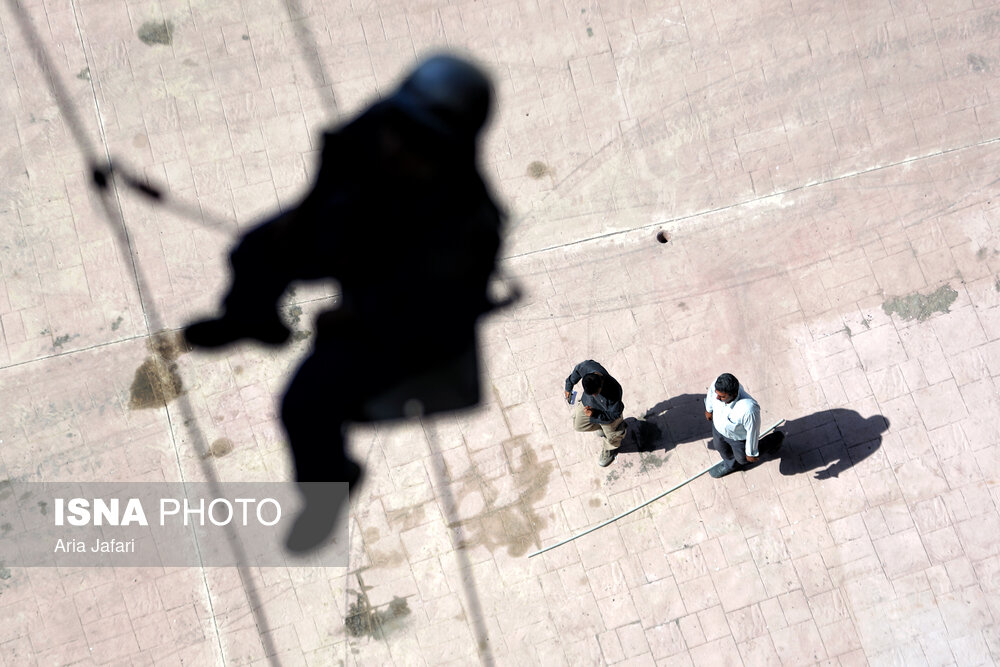 تصاویر: شغلی در میان زمین و هوا