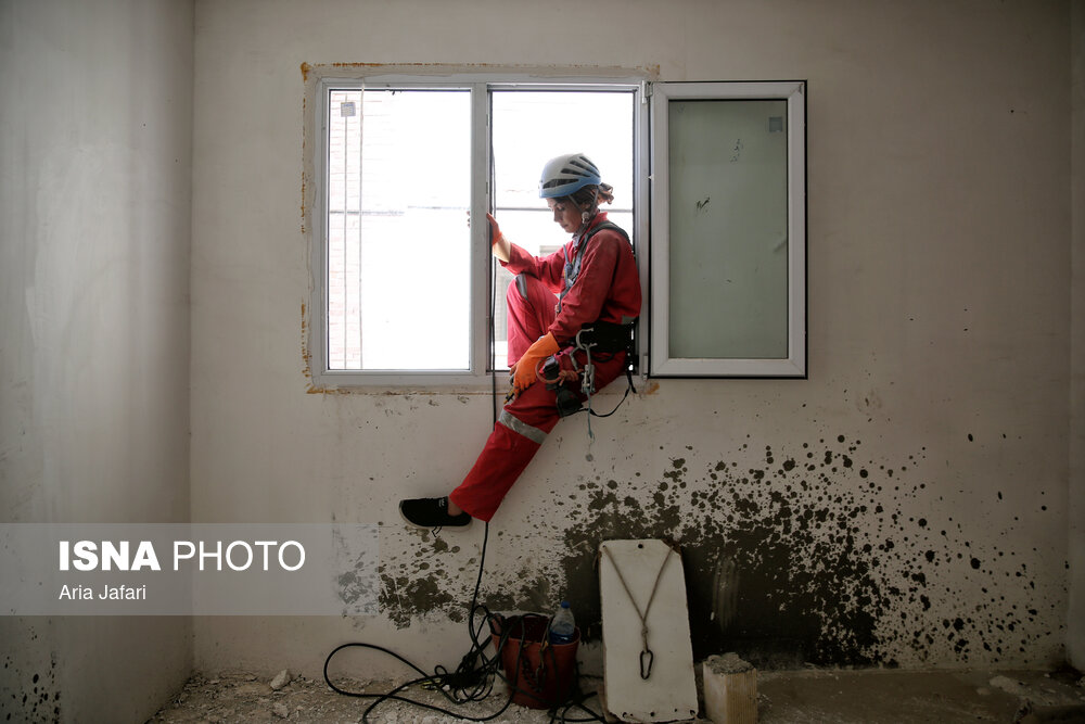 تصاویر: شغلی در میان زمین و هوا