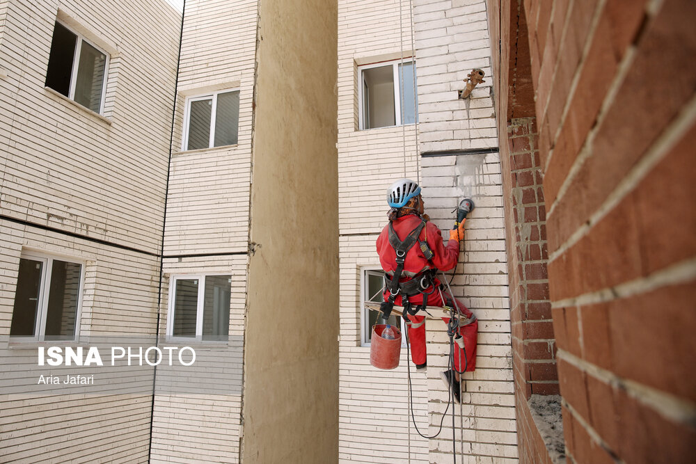 تصاویر: شغلی در میان زمین و هوا