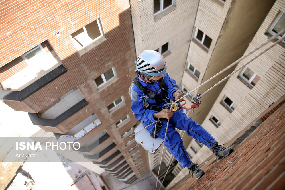 تصاویر: شغلی در میان زمین و هوا