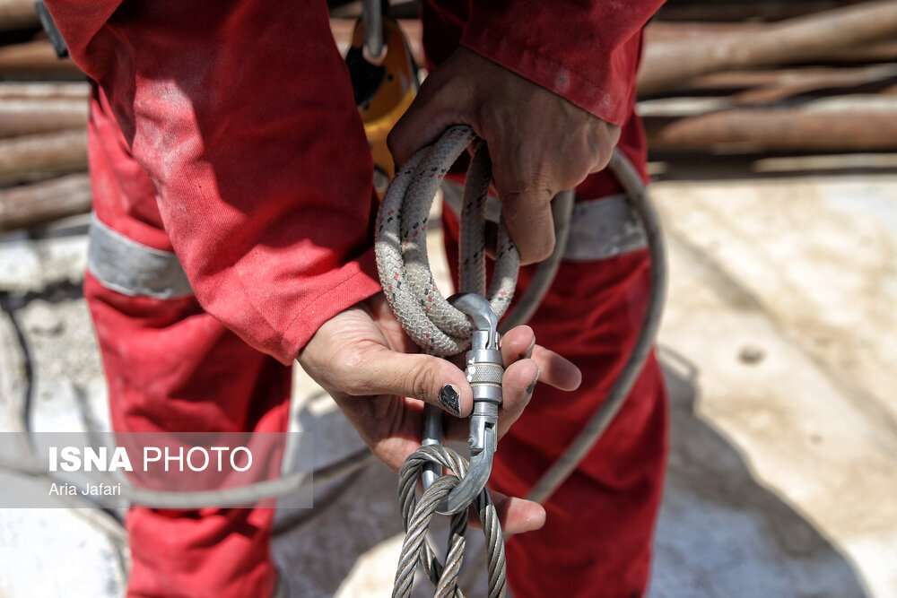 تصاویر: شغلی در میان زمین و هوا