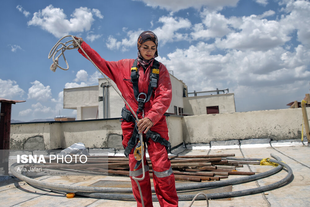 تصاویر: شغلی در میان زمین و هوا