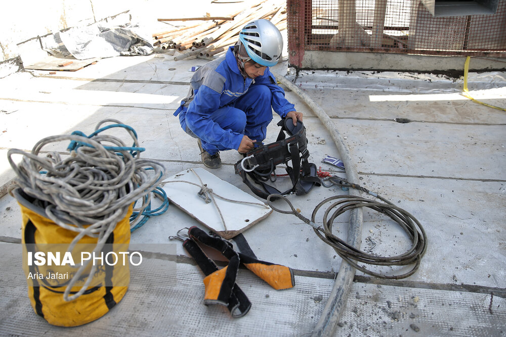 تصاویر: شغلی در میان زمین و هوا