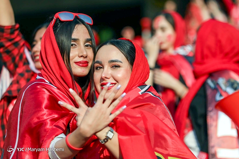 تصاویر: حضور بانوان هوادار پرسپولیس در ورزشگاه آزادی