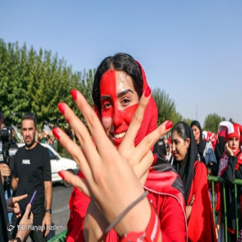 تصاویر: حضور بانوان هوادار پرسپولیس در ورزشگاه آزادی