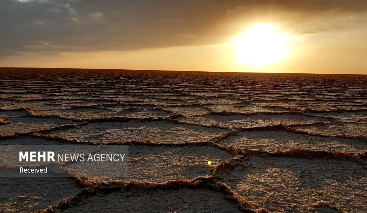تصاویر: &laquo;چاله شرقی&raquo; پیوند آسمان و زمین در دل کویر