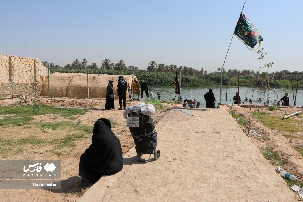تصاویر: آبتنی زوار اربعین در &laquo;فُرات&raquo;