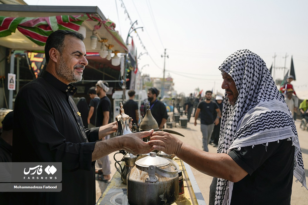 تصاویر: پذیرایی از زوار اربعین با &laquo;قهوه عراقی&raquo;