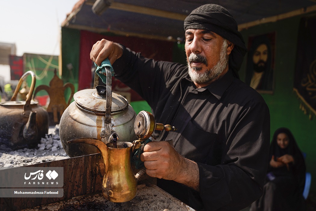 تصاویر: پذیرایی از زوار اربعین با &laquo;قهوه عراقی&raquo;