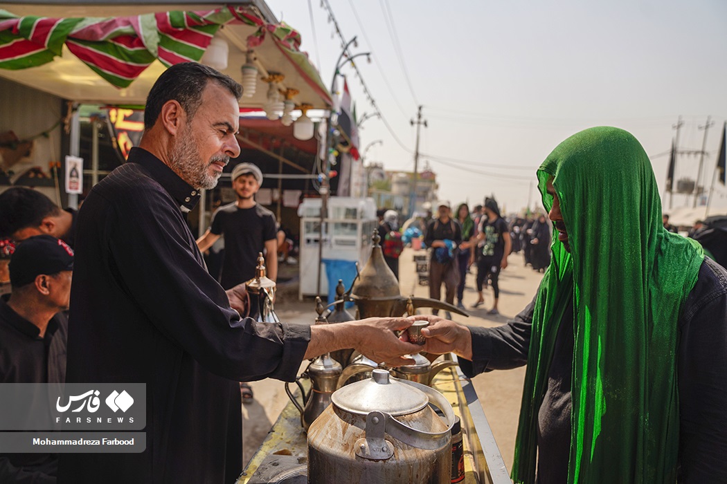 تصاویر: پذیرایی از زوار اربعین با &laquo;قهوه عراقی&raquo;