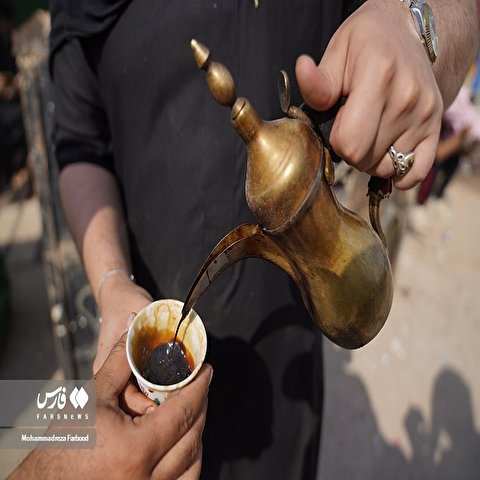 تصاویر: پذیرایی از زوار اربعین با «قهوه عراقی»
