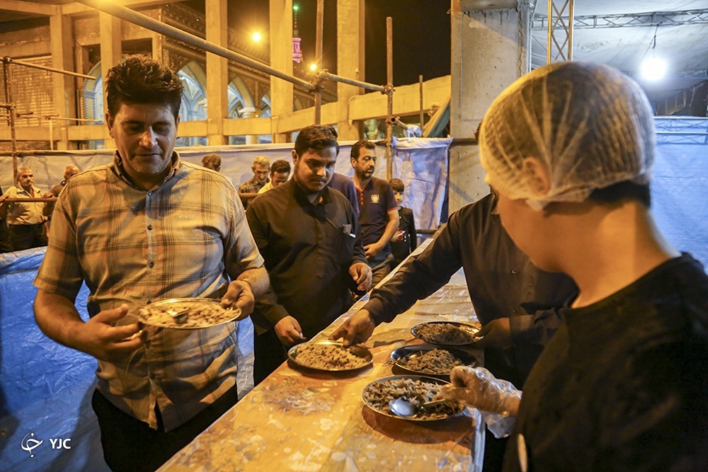 تصاویر: میزبانی از زائران اربعین در قرارگاه مردمی اربعین قم