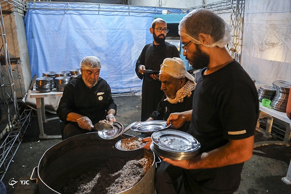 تصاویر: میزبانی از زائران اربعین در قرارگاه مردمی اربعین قم
