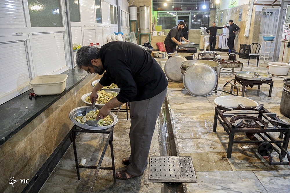 تصاویر: میزبانی از زائران اربعین در قرارگاه مردمی اربعین قم