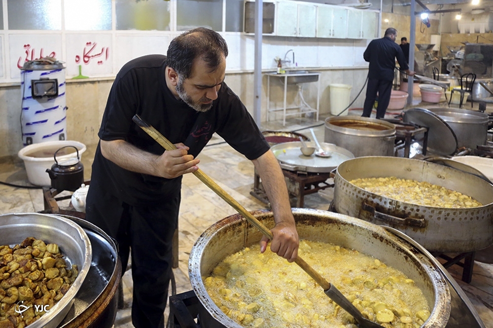 تصاویر: میزبانی از زائران اربعین در قرارگاه مردمی اربعین قم