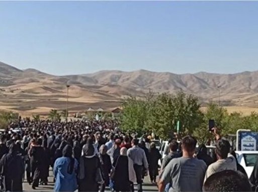پیکر مهسا امینی در زادگاهش سقز به خاک سپرده شد