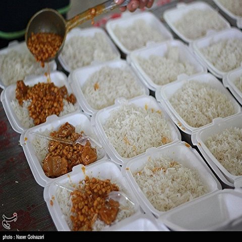 تصاویر: پخت غذا و پذیرایی از زائرین حسینی