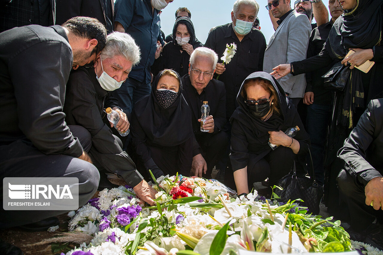 تصاویر: تشییع و خاکسپاری پیکر &laquo;منوچهر اسماعیلی&raquo;