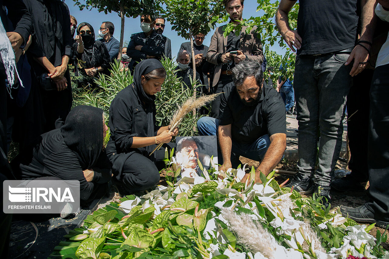 تصاویر: تشییع و خاکسپاری پیکر &laquo;منوچهر اسماعیلی&raquo;