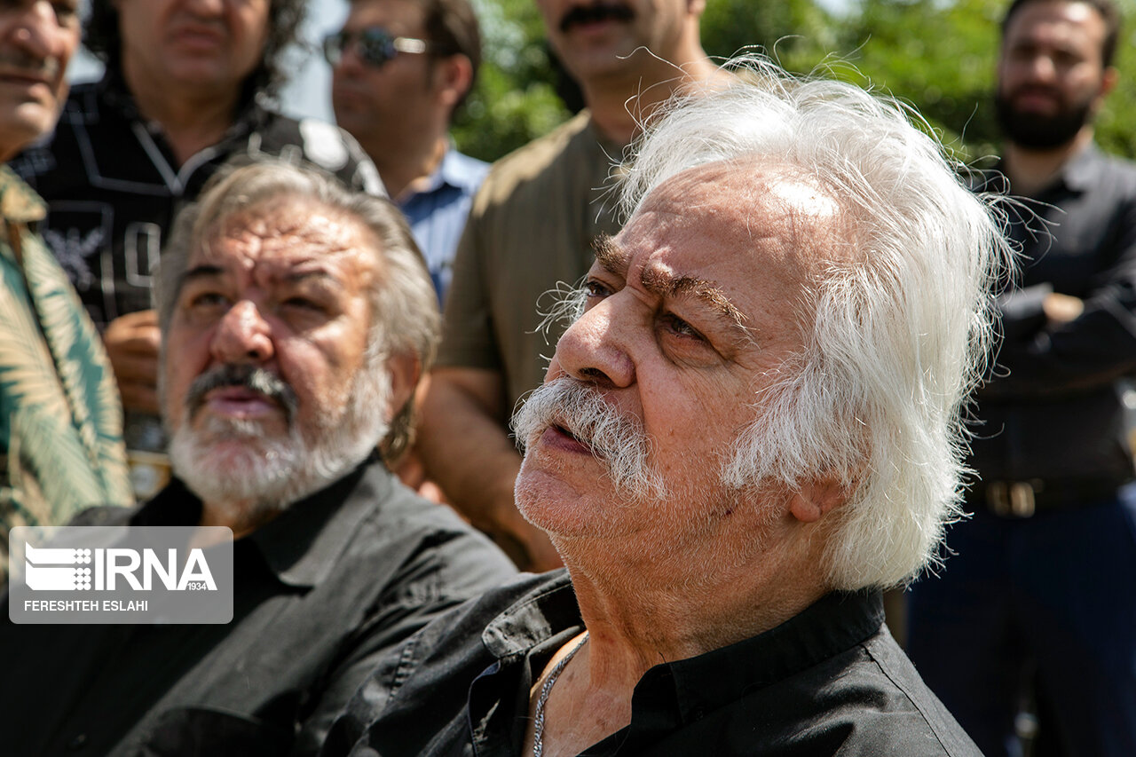 تصاویر: تشییع و خاکسپاری پیکر &laquo;منوچهر اسماعیلی&raquo;