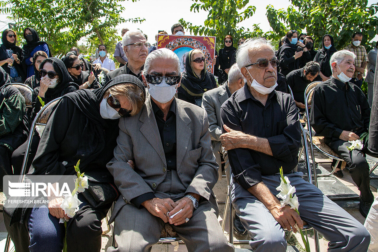 تصاویر: تشییع و خاکسپاری پیکر &laquo;منوچهر اسماعیلی&raquo;