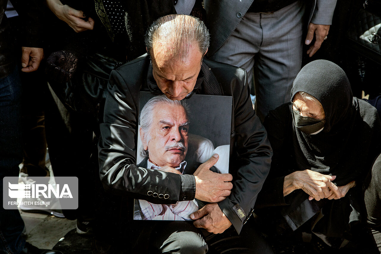 تصاویر: تشییع و خاکسپاری پیکر &laquo;منوچهر اسماعیلی&raquo;