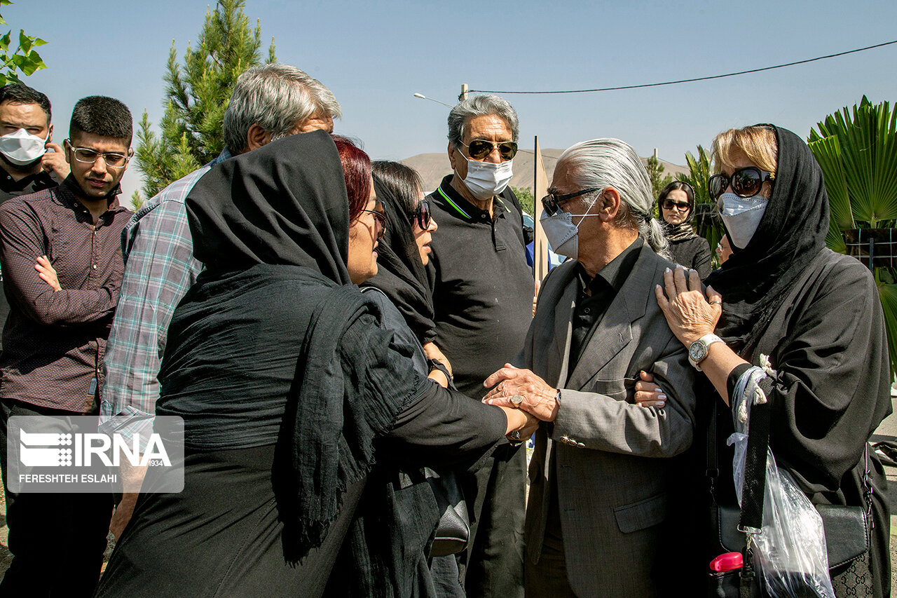 تصاویر: تشییع و خاکسپاری پیکر &laquo;منوچهر اسماعیلی&raquo;