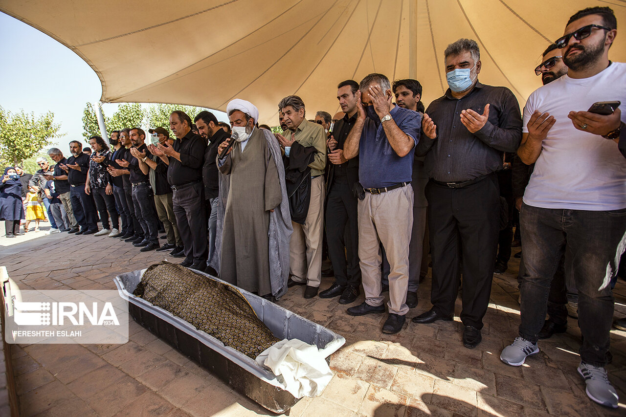 تصاویر: تشییع و خاکسپاری پیکر &laquo;منوچهر اسماعیلی&raquo;