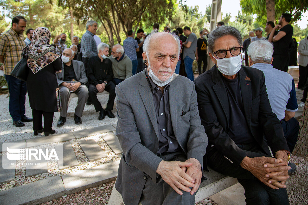 تصاویر: تشییع و خاکسپاری پیکر &laquo;منوچهر اسماعیلی&raquo;