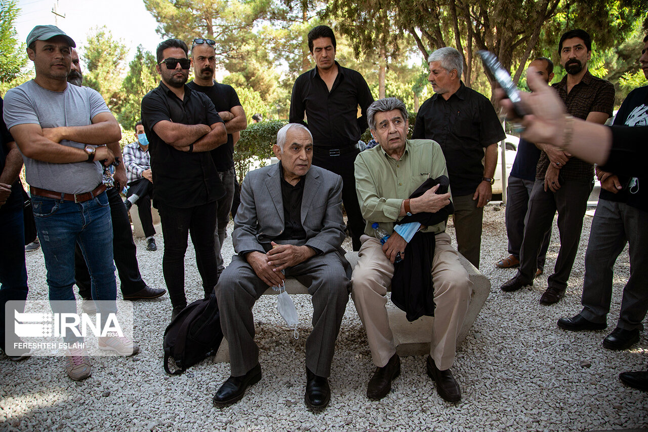 تصاویر: تشییع و خاکسپاری پیکر &laquo;منوچهر اسماعیلی&raquo;