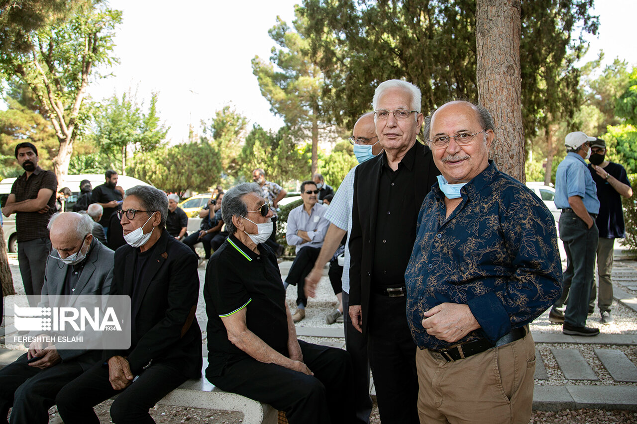 تصاویر: تشییع و خاکسپاری پیکر &laquo;منوچهر اسماعیلی&raquo;