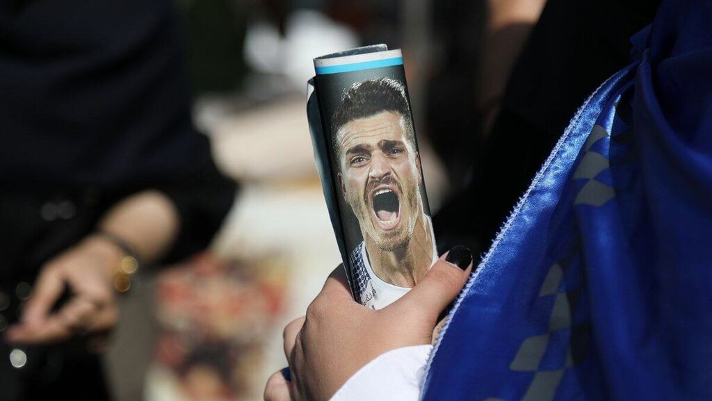 تصاویری از اولین حضور بانوان در لیگ برتر فوتبال / استقلال - مس؛ این بار با حضور خانواده‌ها