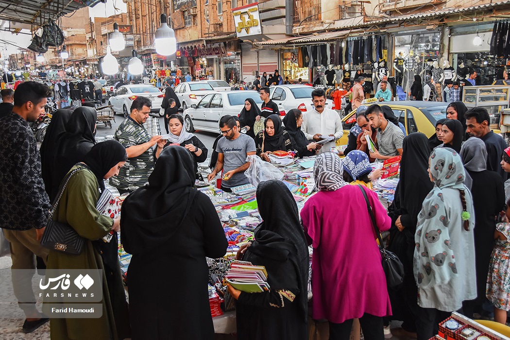 تصاویر: بازار &laquo;آبادان&raquo; در شور و شوق خرید لوازم تحریر