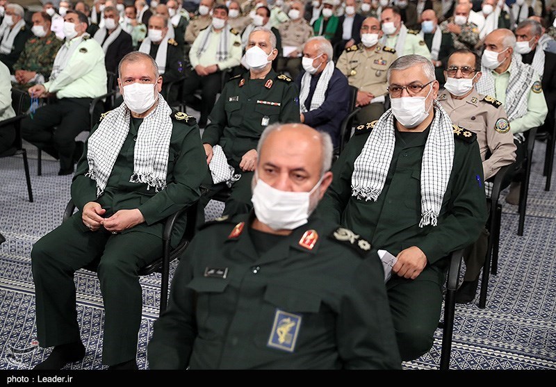 تصاویر: دیدار پیشکسوتان دفاع مقدس و خانواده&zwnj;های شهدا با مقام معظم رهبری