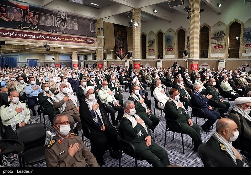 تصاویر: دیدار پیشکسوتان دفاع مقدس و خانواده&zwnj;های شهدا با مقام معظم رهبری