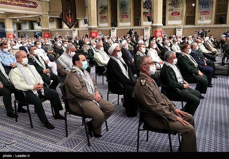 تصاویر: دیدار پیشکسوتان دفاع مقدس و خانواده&zwnj;های شهدا با مقام معظم رهبری