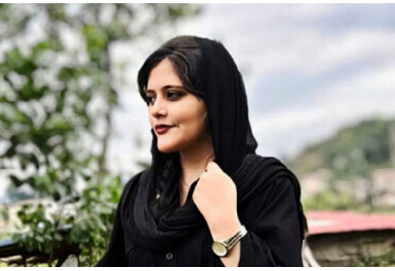 خانم امینی در سال ۱۳۸۶ در یکی از بیمارستان&zwnj;های تهران جراحی مغز داشته است / هیچگونه آثاری از ضرب و جرح در ناحیه سر و صورت و آثار کبودی در اطراف چشم&zwnj;ها و شکستگی در قاعده جمجمه مشاهده نشده / هیچ گونه آثاری از خونریزی، له شدگی و یا پاره شدگی در احشای داخلی بدن مشاهده نشده / آنچه نیازمند زمان است، تعیین علت فوت متوفی است