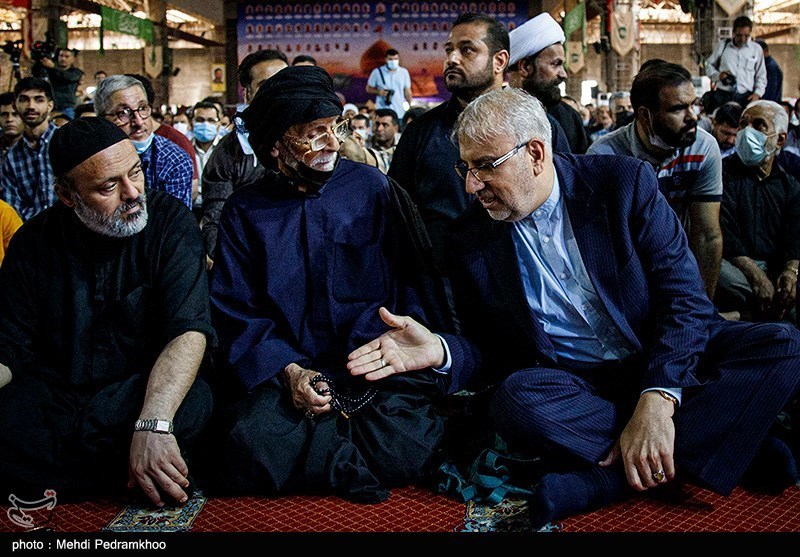 تصاویر: حواشی حضور وزیر نفت در نماز جمعه خوزستان