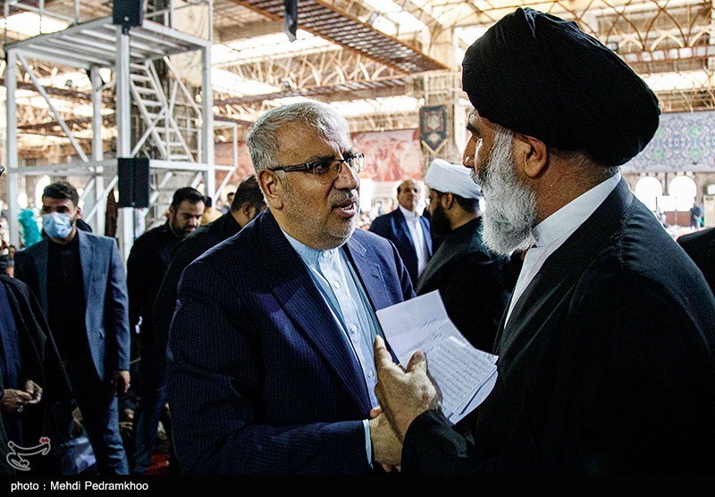 تصاویر: حواشی حضور وزیر نفت در نماز جمعه خوزستان
