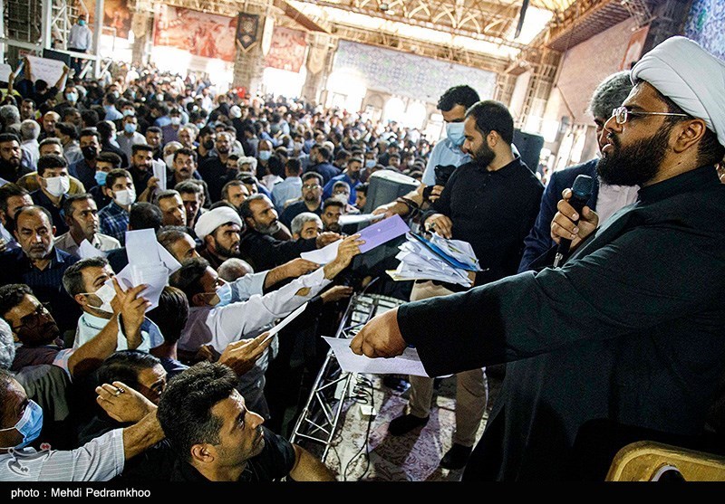 تصاویر: حواشی حضور وزیر نفت در نماز جمعه خوزستان