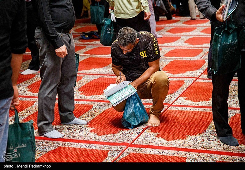 تصاویر: حواشی حضور وزیر نفت در نماز جمعه خوزستان