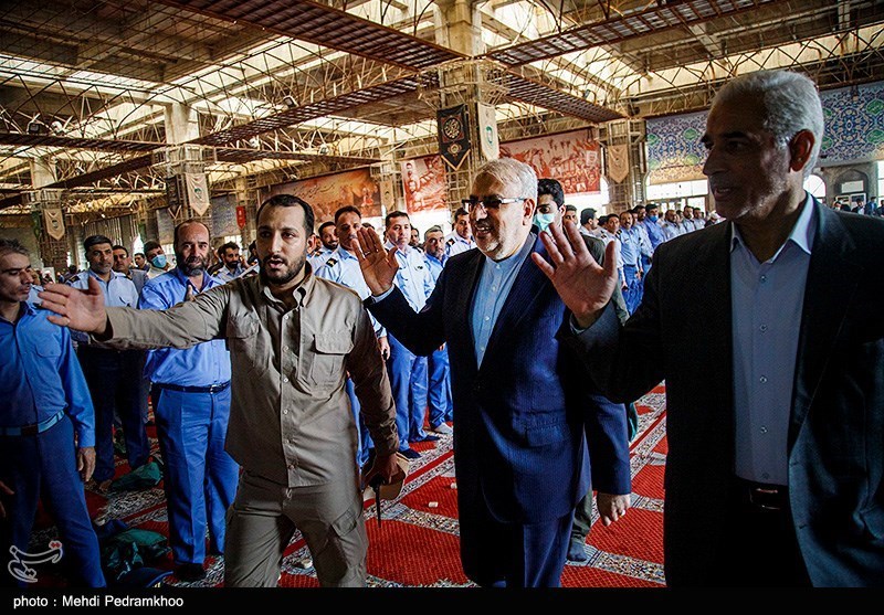 تصاویر: حواشی حضور وزیر نفت در نماز جمعه خوزستان