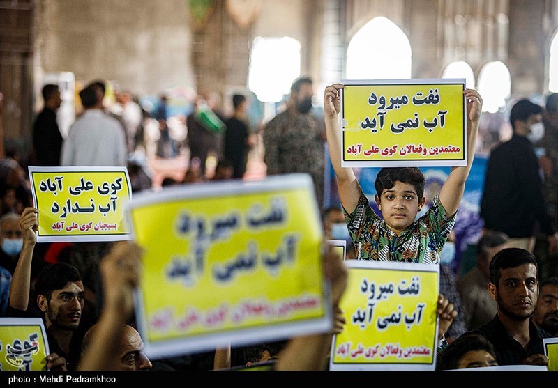 تصاویر: حواشی حضور وزیر نفت در نماز جمعه خوزستان
