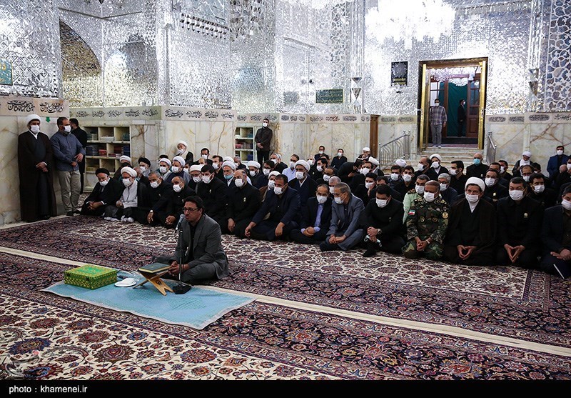 تصاویر: غبارروبی مضجع مطهر رضوی توسط مقام معظم رهبری